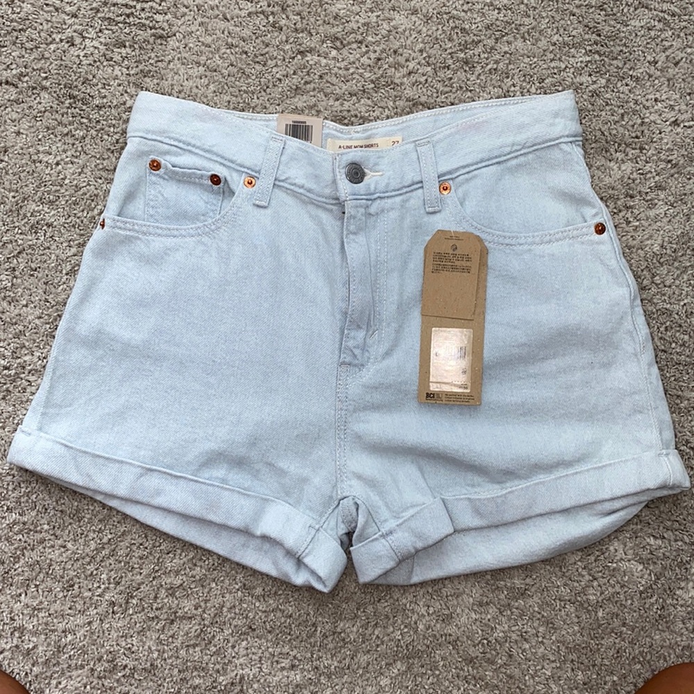 Levi’s mom relaxed fit shorts size 27